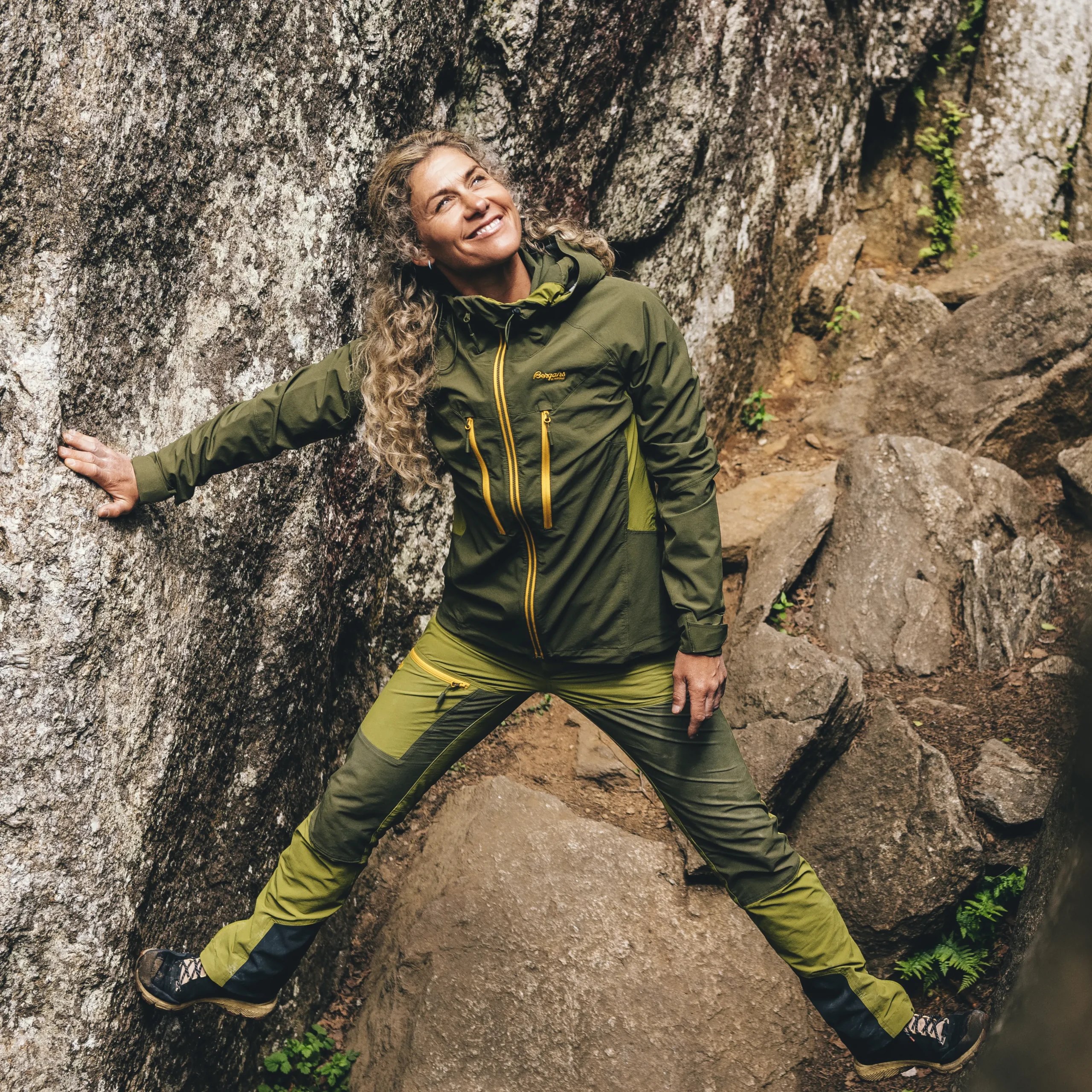 New Bergans Cecilie Mountain Softshell Jacket - Dark Olive Green / Trail Green
