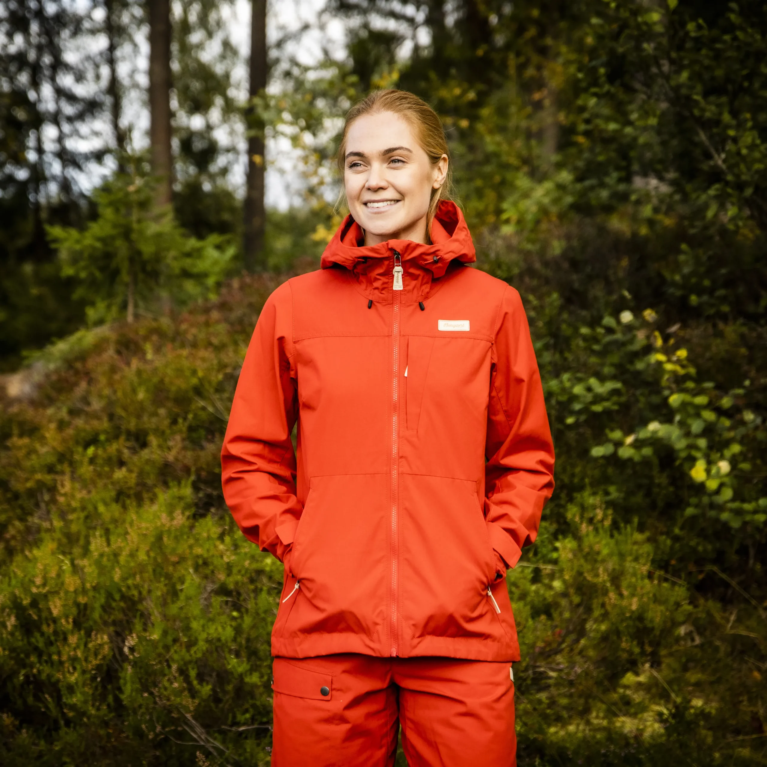 Cheap Bergans Nordmarka Leaf Light Wind Jacket Women - Dark Brick