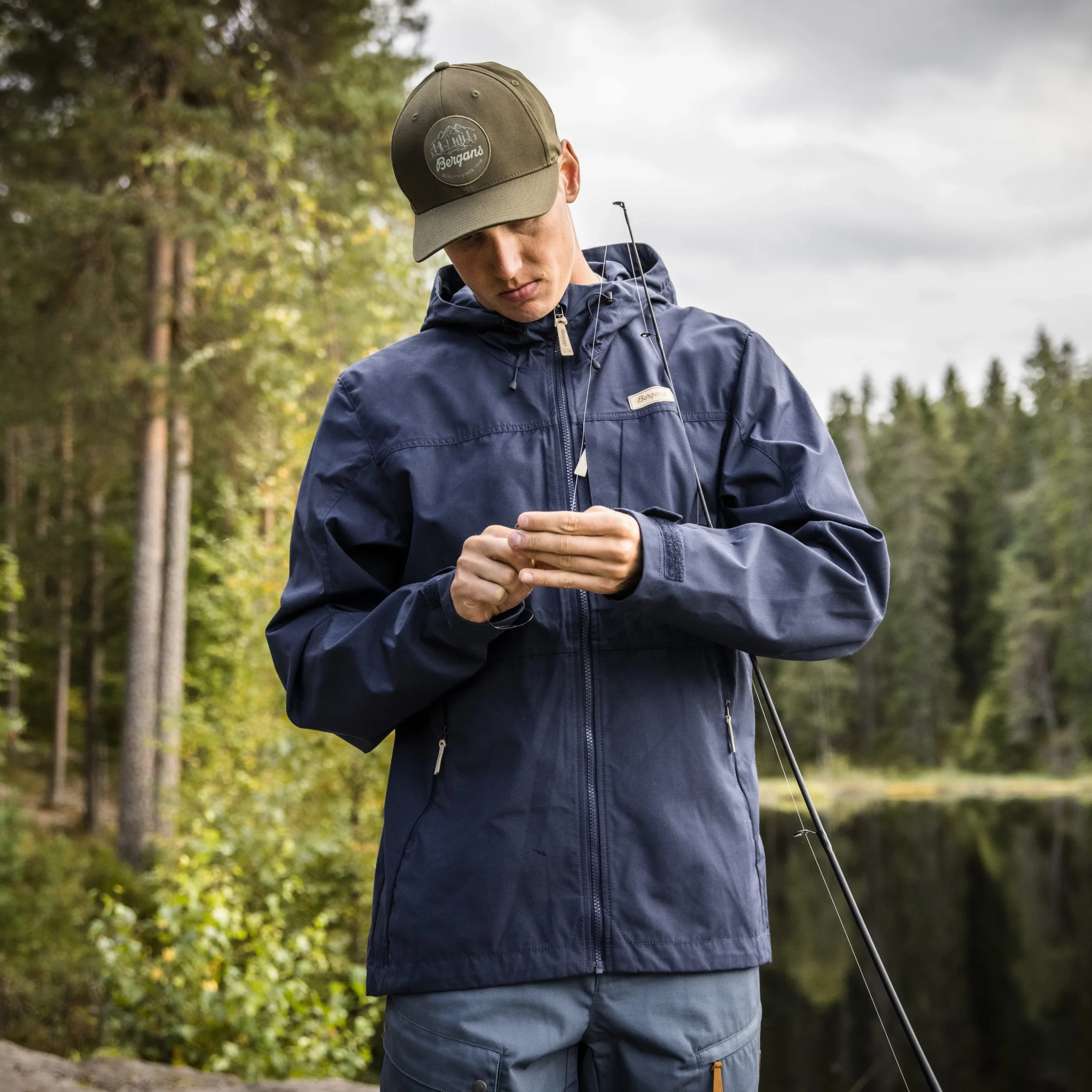 Cheap Bergans Nordmarka Leaf Light Wind Jacket Men - Navy Blue