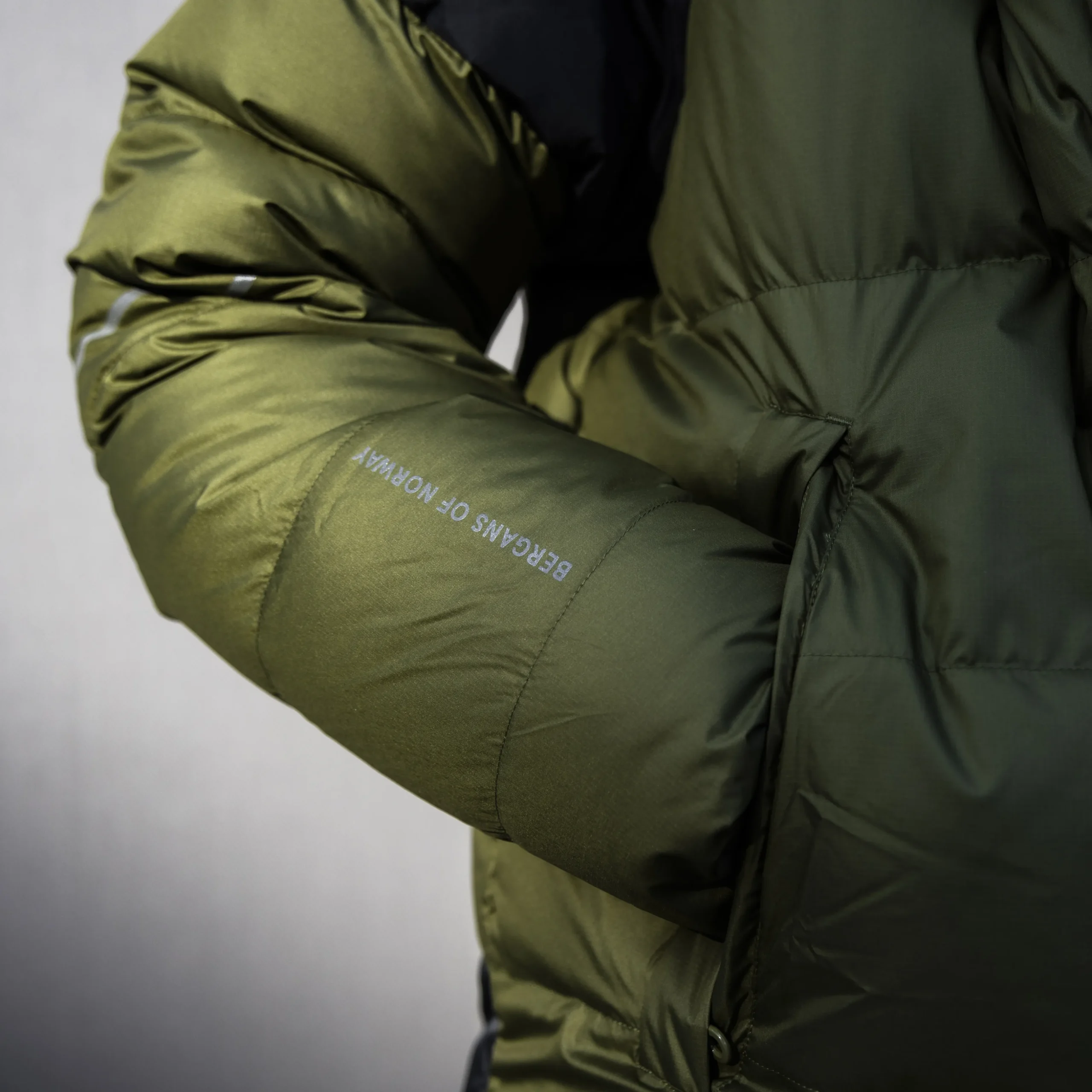 Best Sale Bergans Oslo Urban Down Parka - Dark Olive Green / Black