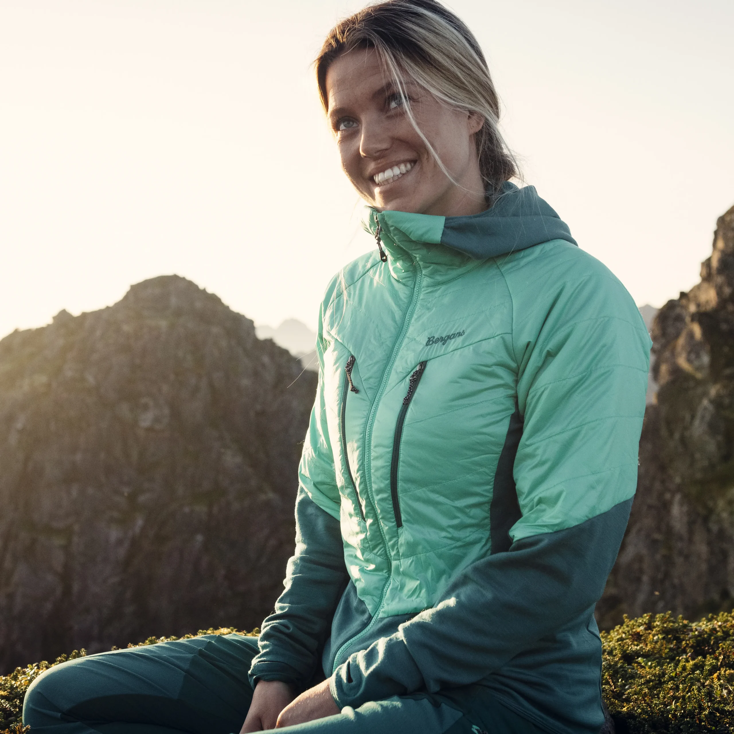 Outlet Bergans Tind Light Insulated Jacket Women - Light Malachite Green / Malachite Green