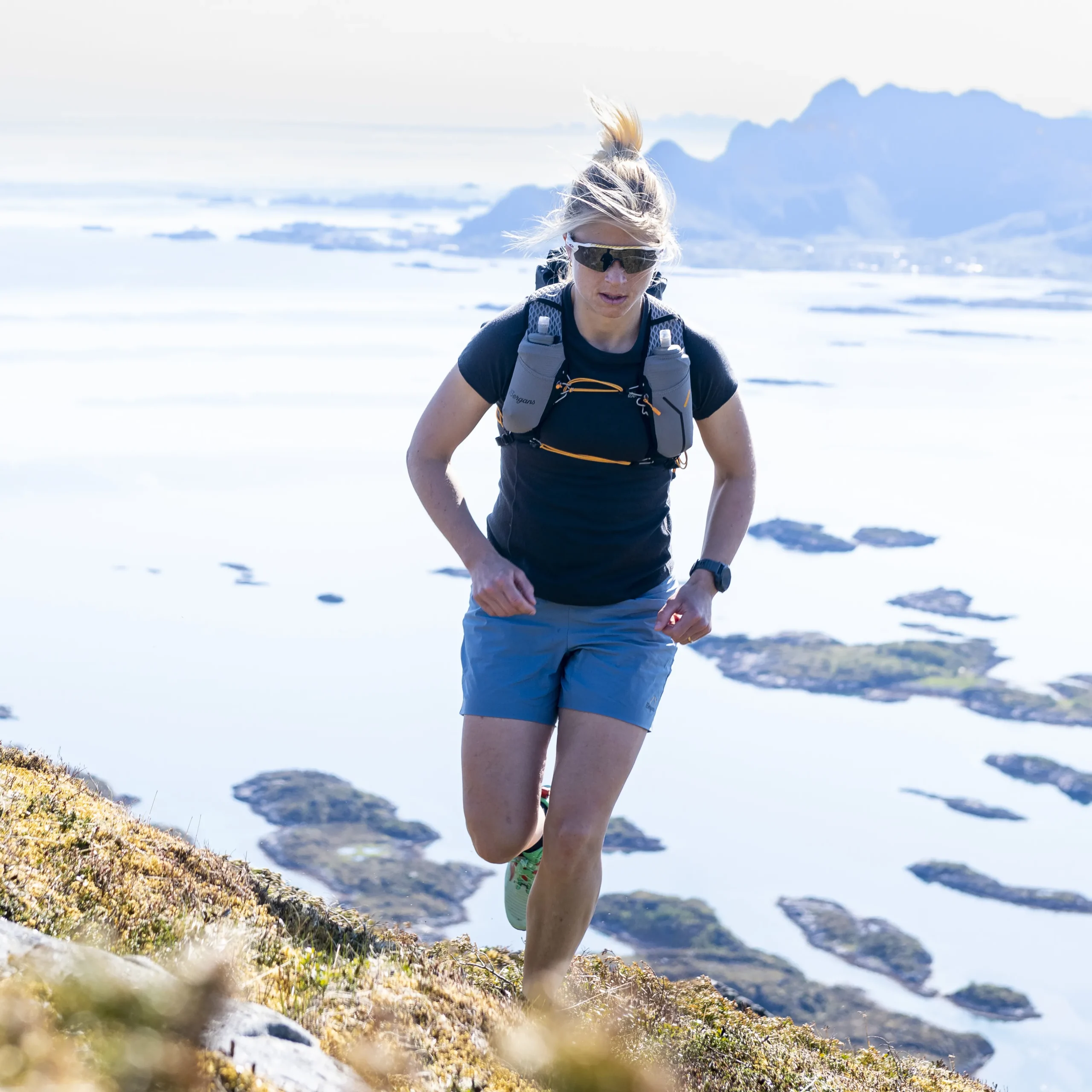 Store Bergans Y LightLine Vapor V2 Shorts Women - Elemental Blue